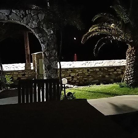 Villa Το Πετρινο Agia Marina Mikrolimanou Esterno foto