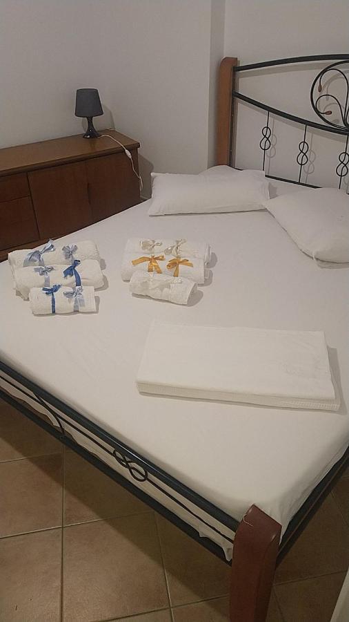 Villa Το Πετρινο Agia Marina Mikrolimanou Esterno foto