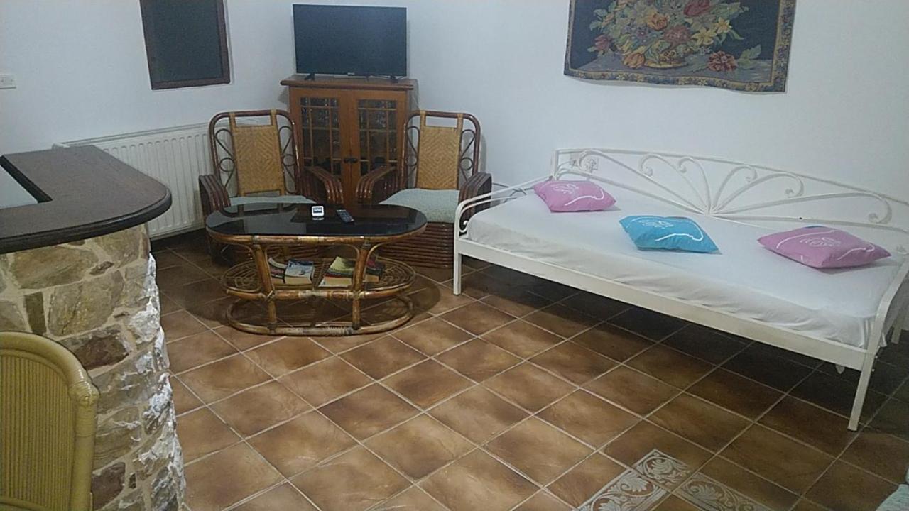 Villa Το Πετρινο Agia Marina Mikrolimanou Esterno foto
