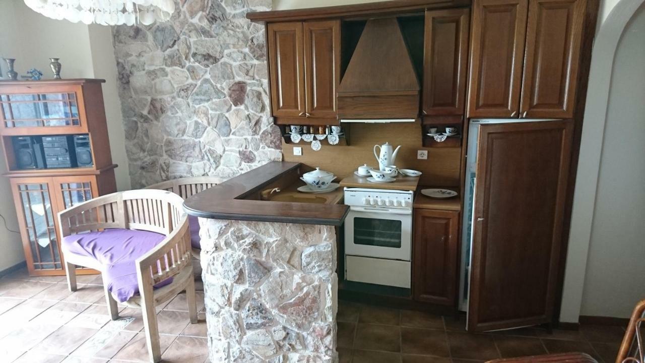 Villa Το Πετρινο Agia Marina Mikrolimanou Esterno foto
