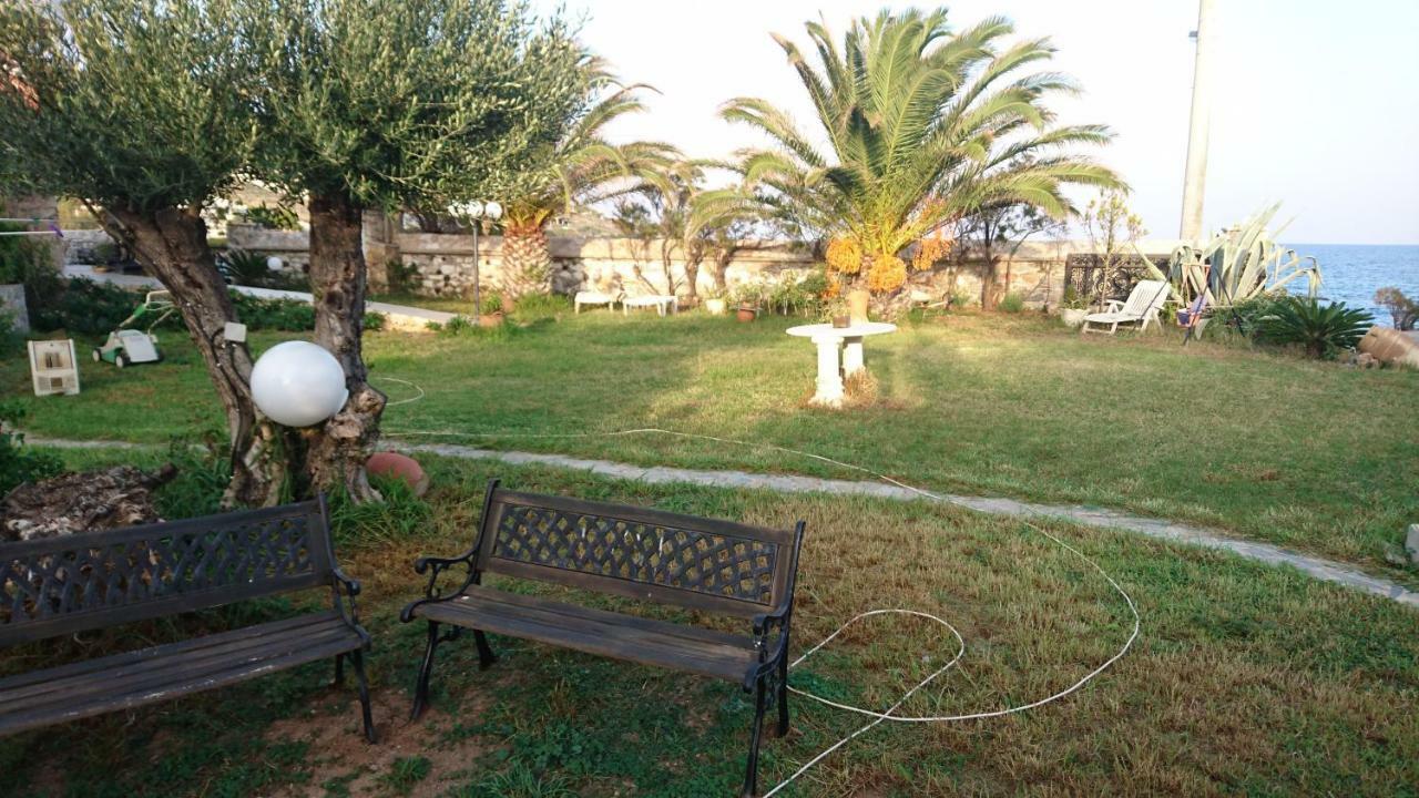 Villa Το Πετρινο Agia Marina Mikrolimanou Esterno foto